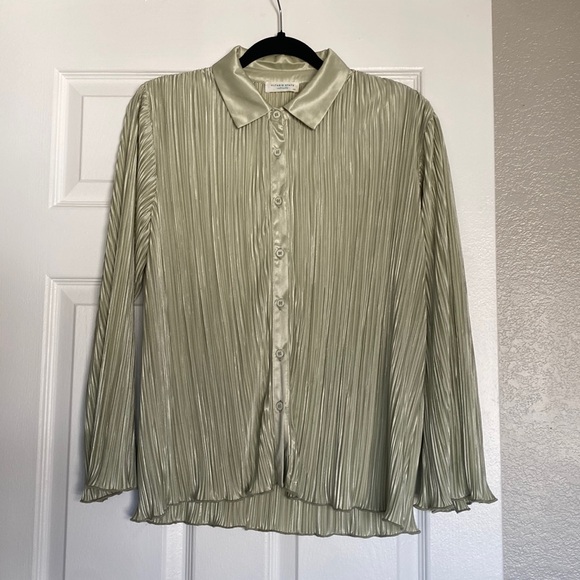 Light green crimped blouse - Picture 1 of 3